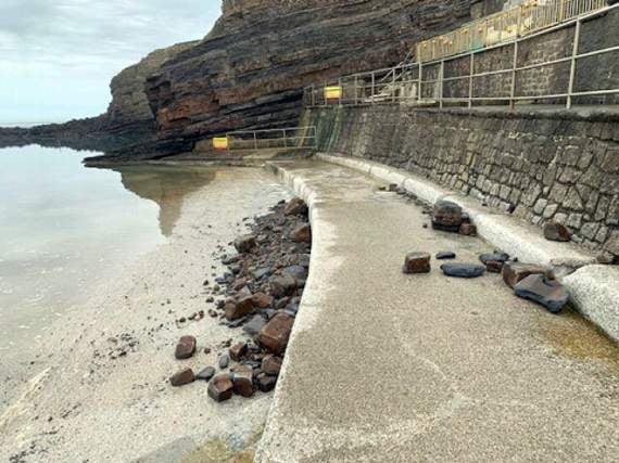 Warning to public as loose rocks pile up