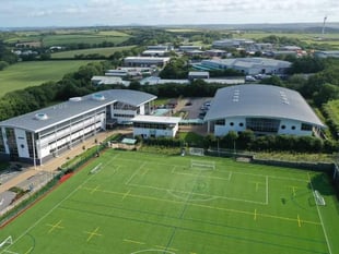 Further education establishment keeps diversity award 