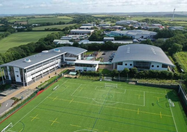 Further education establishment keeps diversity award 