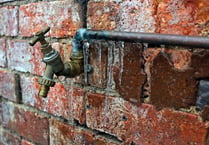 Tips on how to thaw frozen condensate pipes safely