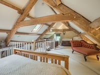 Top tips for making bedroom feel more spacious on a budget 