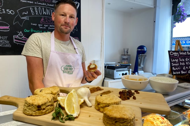 Kenny Lake of Oggy Oggy with his competition scones