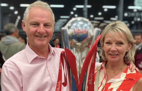 Hollins to step down as Somerset CEO