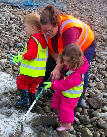 St Petroc’s School Nursery tots do their bit for the environment at Bude beach clean up