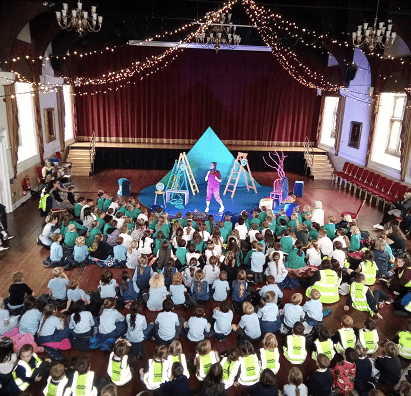 Hundreds of students receive visit from Arthur’s Club