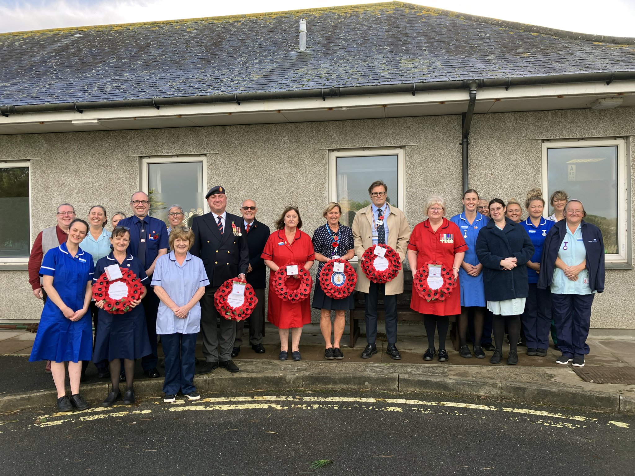 Visual displays of poppies help us to remember and learn