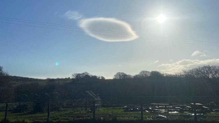UFO shaped cloud seen hovering over Beaworthy