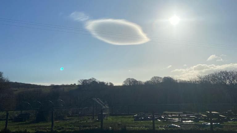 UFO shaped cloud seen hovering over Beaworthy | bude-today.co.uk 