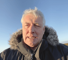 Fred Knobbit: Friendly robin accompanies my digging in the garden