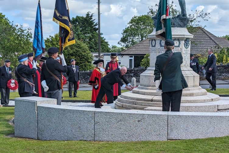 Mayor of Bodmin, Cllr Liz Ahearn and Cllr Mike Barbery laying a wreath