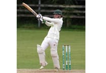 Lindsay's ton in vain as youthful Cally bow out
