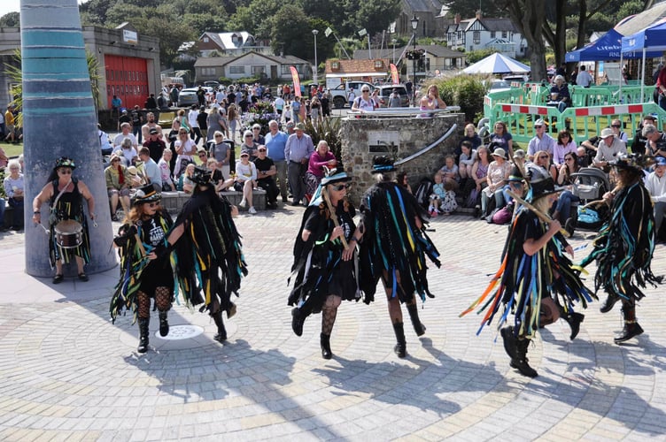Crowds gathered for some traditional Morris dancing (Picture: Gordon Dickie)