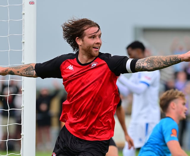 Star striker signs new deal as Truro City gear up for National League