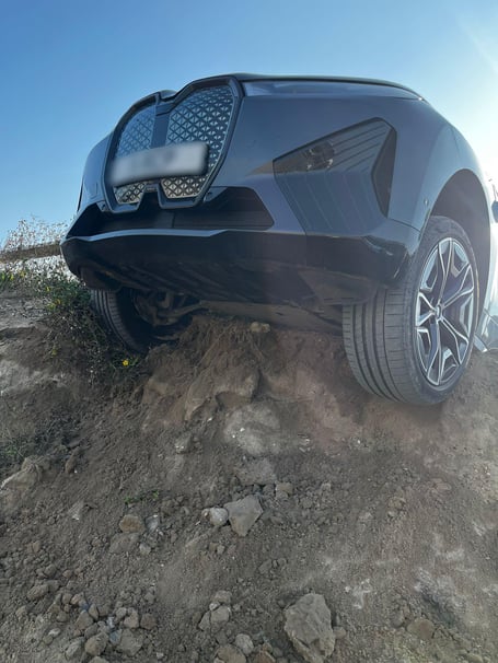The electric vehicle parked in a precarious position at Polzeath