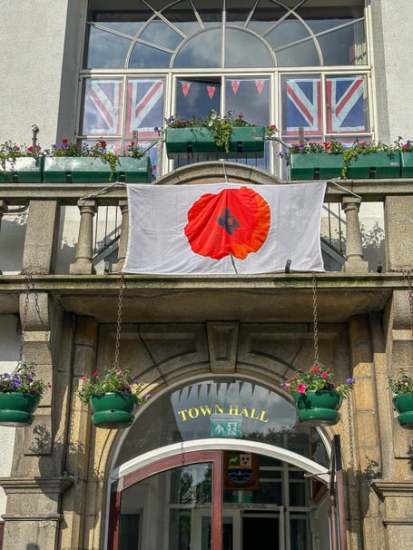 Poppy displayed outside Wadebridge Town Hall (Picture: Wadebridge Town Council)