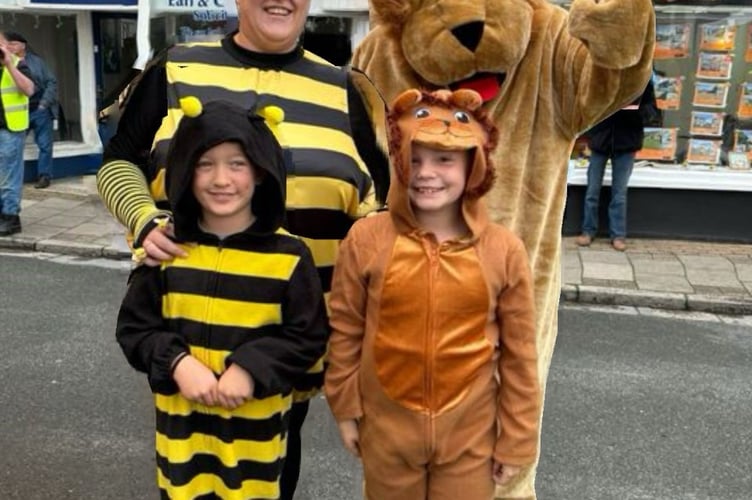 Callington Honey Fair mascots Lenny the Lion (Archie Worth), Bizzy the Bee (Jo Worth) and Mini Mascots (Fletcher Worth and Mika Pedrick)