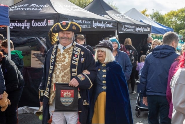 Cornwall Town Criers enjoying the honey fair