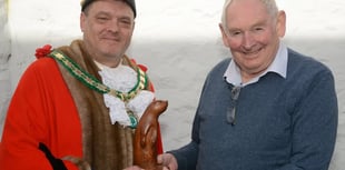 Local wood artist presents hand carved otter to town council