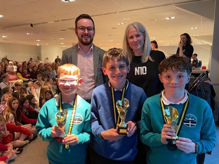 Year 5/6 award winners Rafe Jackson (Duloe), Alfie Nicholson
and Micah Martin (Carbeile) alongside Josh Mitchell from Parkes & Pearn Estate Agents and East Cornwall Harriers chairman Lucy Oldham