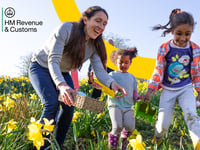 Parents reminded to sign up to save with Tax-Free Childcare 

