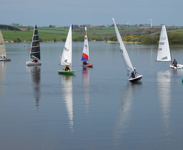 Lack of wind makes life tough for sailors
