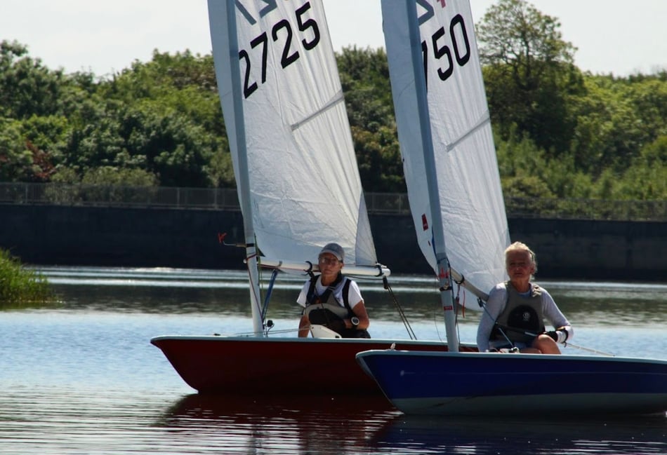 Victories for Murray and Anderson in contrasting winds