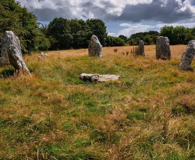 Druids and Bards strike peaceful Midsummer pact in Cornwall