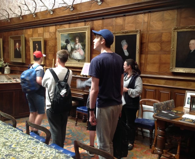 Students' 'exceptional' behaviour praised on trip