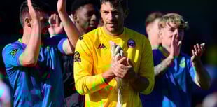 Shot-stopper Lavercombe extends Truro City contract