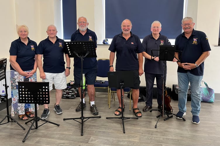 Friggin Riggin entertained the members of Bude Memory Café recently with an excellent performance
