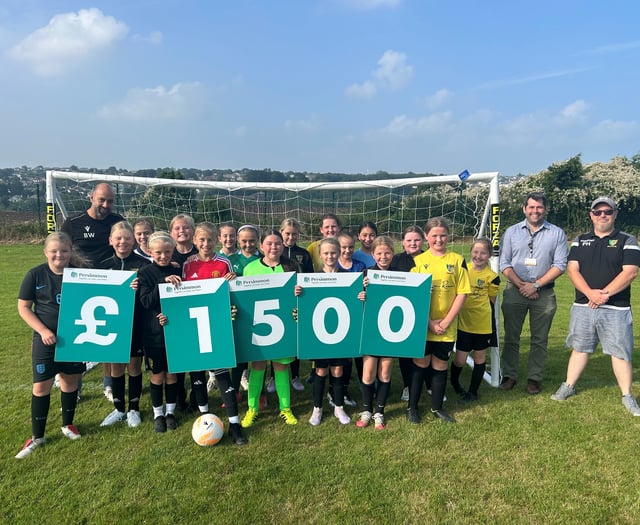 Housebuilder backs budding footballers with donation