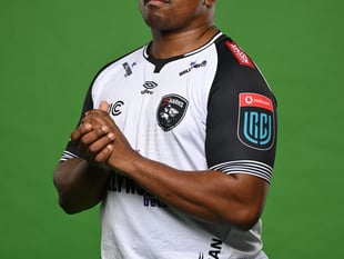 Chiefs bolster options upfront with Mona signing