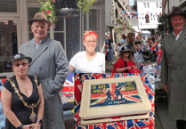 Liskeard and Looe Radio: Streets abuzz for VJ Day celebrations