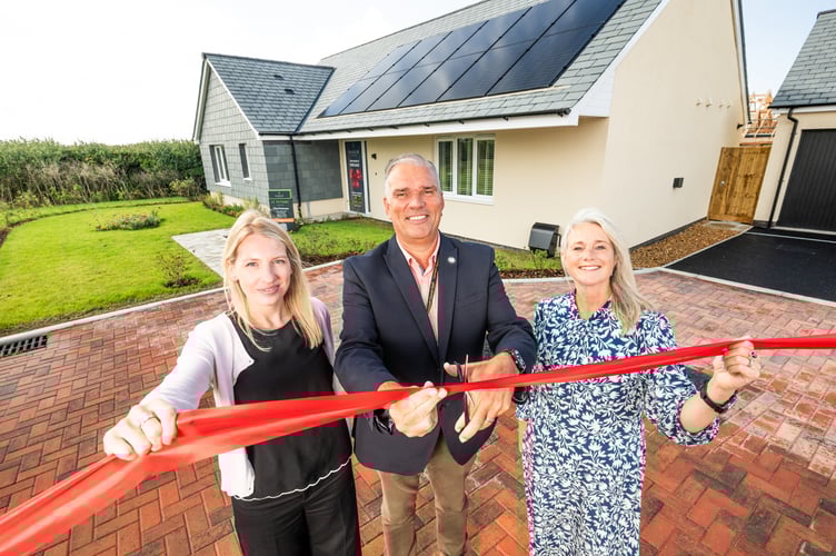 Cllr James O'Keefe (centre) cutting the ribbon. (Picture: Baker Estates)