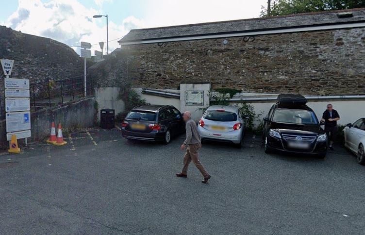 A senior Cornwall Council officer has warned against reducing parking charges in the short-stay Launceston Cattle Market car park