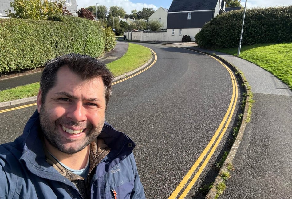 Cornwall Council leader celebrates new yellow lines in Bodmin estate