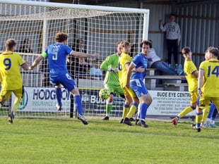 Reeves' late header sends Seasiders through in League Cup