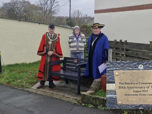 New memorial bench honours war heroes