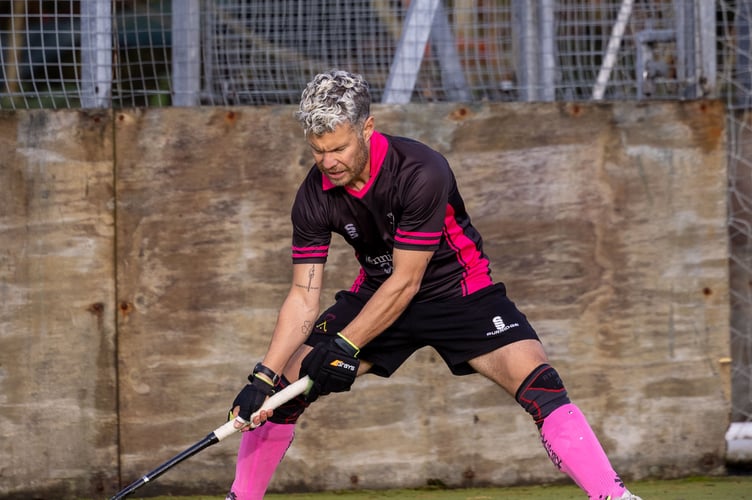 Robin Jennings about to start a penalty corner routine.