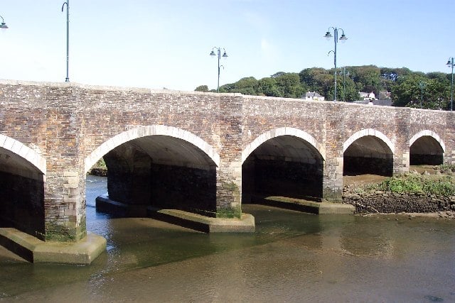 The old bridge at Wadebridge. It was built in 1468 by Thomas Lovibond, a vicar of Egloshayle with profits made from the local wool trade. (Picture: Ron Strutt/Creative Commons)