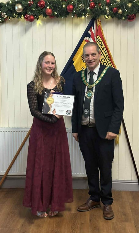 Cllr Jon Hutchings, the mayor of Holsworthy presenting an award to Paige Chidley, also the 2025 Pretty Maid (Picture: Jon Hutchings)