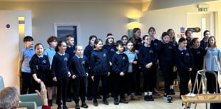 Nursing home celebrates Christmas with children's choir