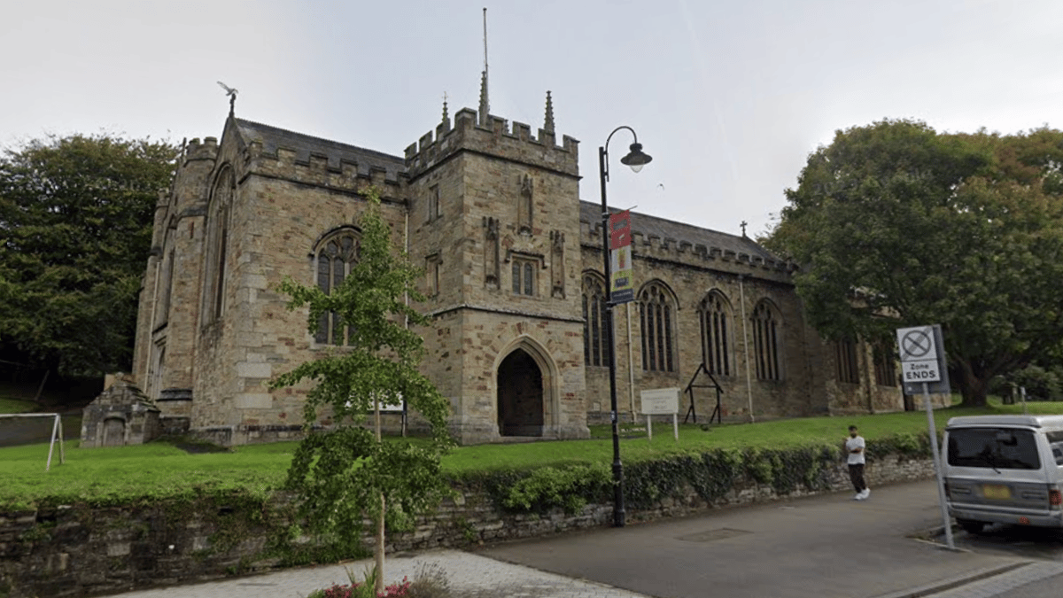 Musical trio to take new live show to Bodmin church