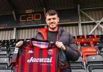 Tinners sign striker Stretton to aid survival bid