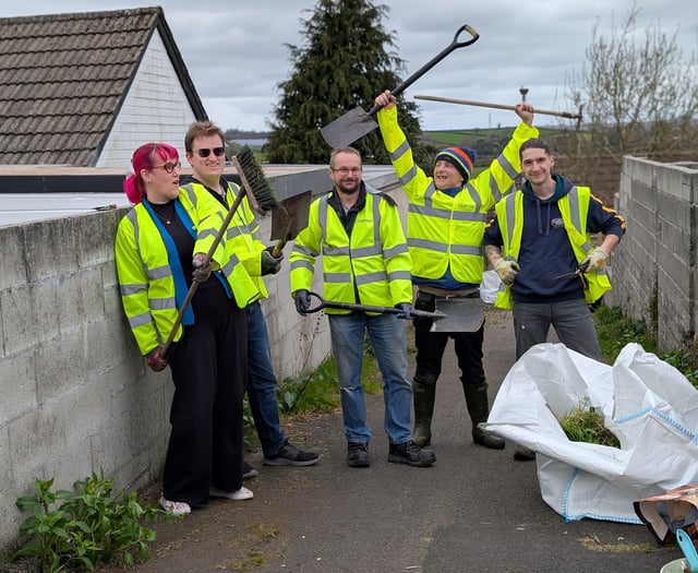 Former mayor declares 'war on weeds' 