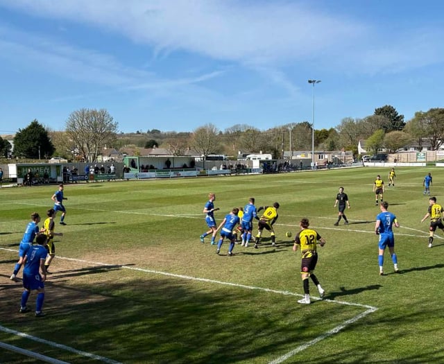 Morgan and Friend on target as Seasiders return to winning ways