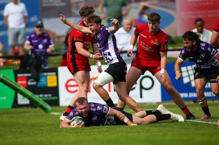 Morgan Nelson try for Pirates.