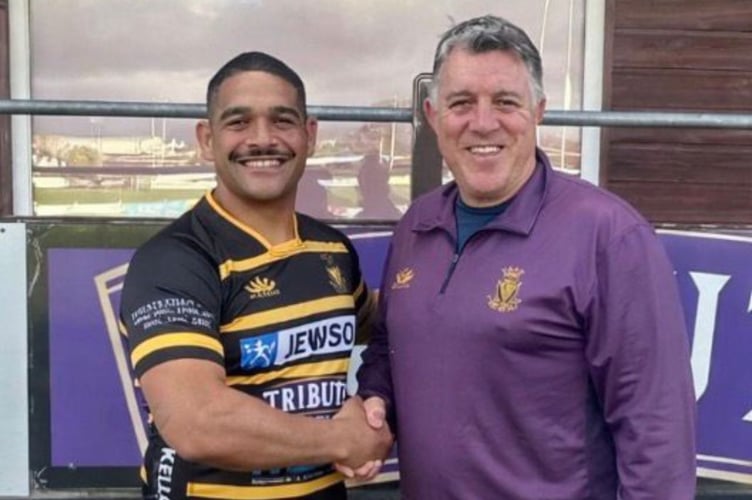 Sam Matavesi with Kelvin Thomas.