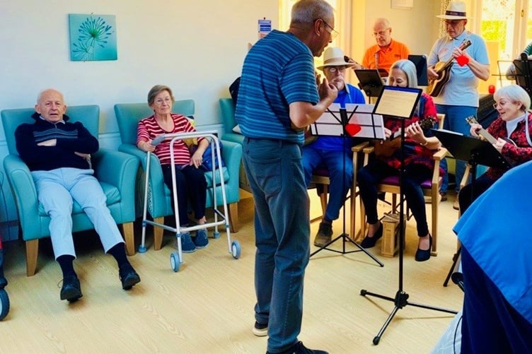 Deer Park residents enjoying session with ukelele group All@C (Picture: Camelot Care)